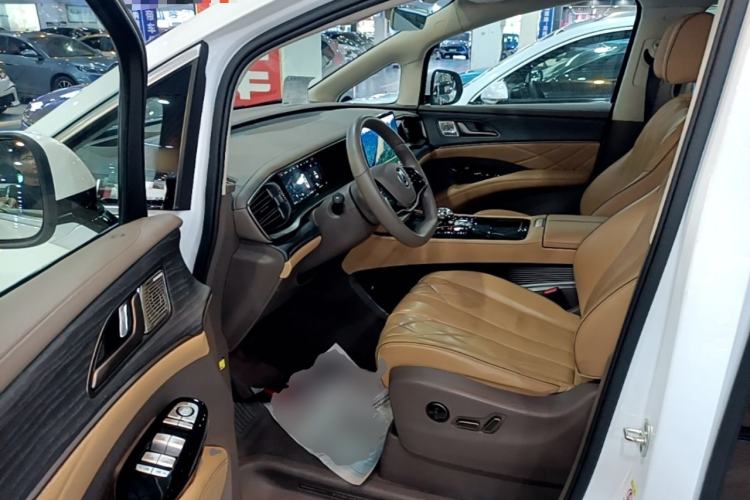 Used Denza D9 2022 DM-i 970 Four-Wheel Drive Prestige Model Driver Seat