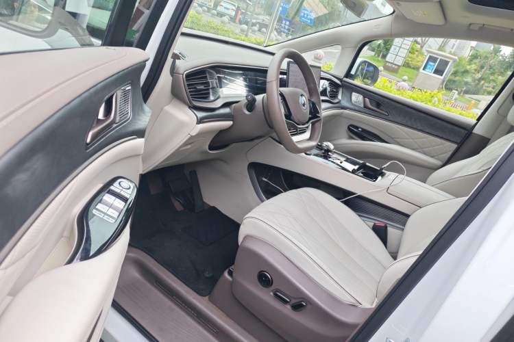 Used Denza D9 2022 DM-i 1040 Prestige Model Driver Seat