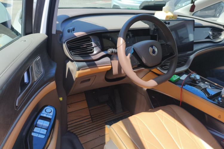 Used Denza D9 2022 DM-i 1040 Prestige Model Driver Seat