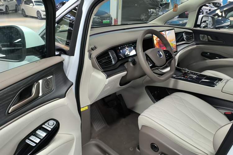 Used Denza D9 2022 DM-i 970 Four-Wheel Drive Flagship Model Driver Seat