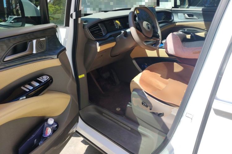 Used Denza D9 2022 DM-i 1040 Prestige Model Driver Seat