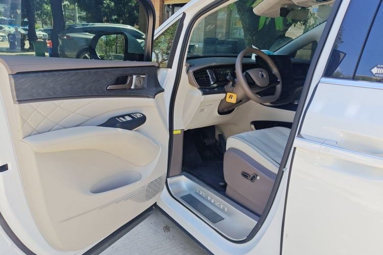 Used Denza D9 2022 DM-i 945 Luxury Model Driver Seat