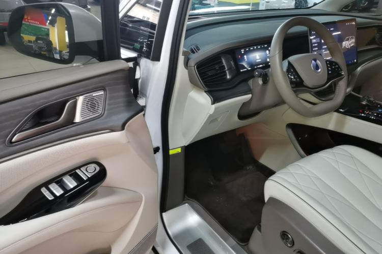 Used Denza D9 2022 DM-i 970 Four-Wheel Drive Prestige Model Driver Seat