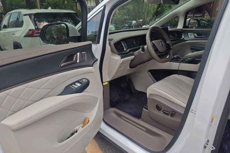 Used Denza D9 2022 DM-i 970 Four-Wheel Drive Flagship Model Driver Seat