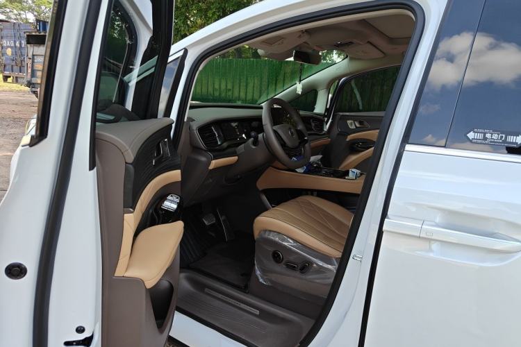 Used Denza D9 2022 DM-i 970 Four-Wheel Drive Prestige Model Driver Seat