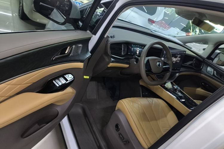 Used Denza D9 2022 DM-i 1040 Prestige Model Driver Seat