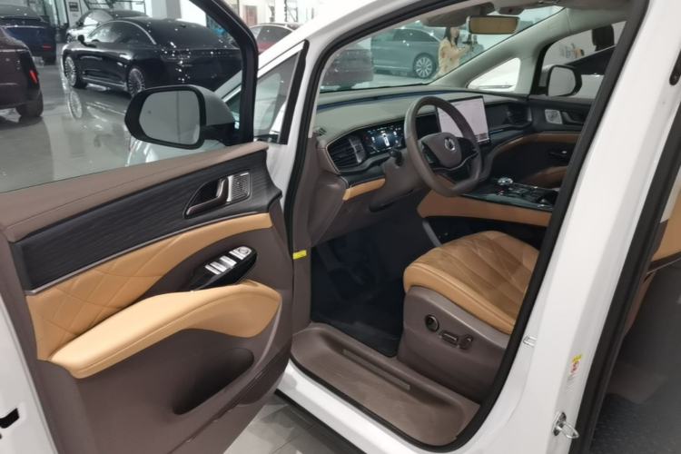 Used Denza D9 2022 DM-i 970 Four-Wheel Drive Flagship Model Driver Seat