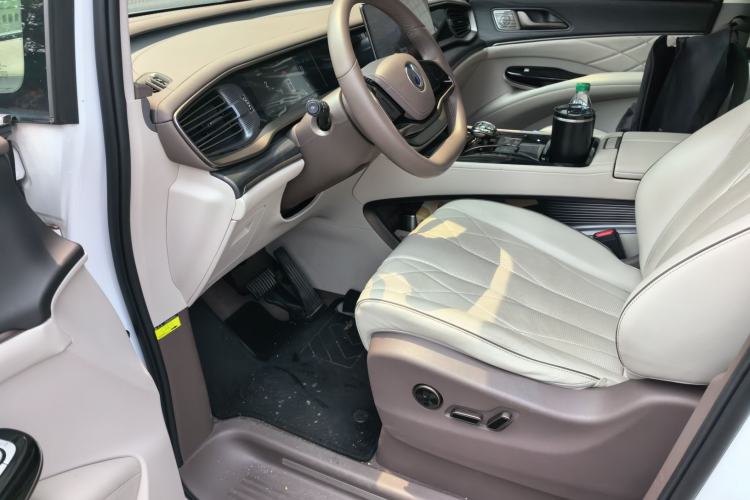 Used Denza D9 2022 DM-i 970 Four-Wheel Drive Prestige Model Driver Seat