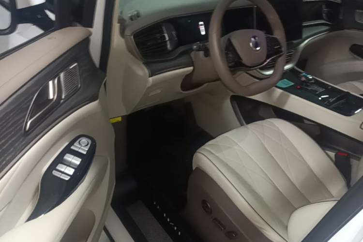 Used Denza D9 2022 DM-i 970 Four-Wheel Drive Flagship Model Driver Seat