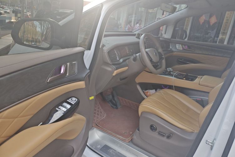 Used Denza D9 2022 DM-i 1040 Prestige Model Driver Seat