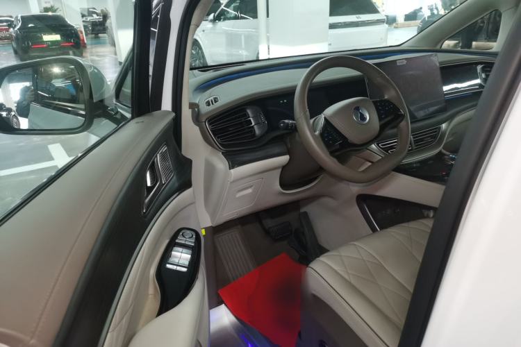 Used Denza D9 2022 DM-i 970 Four-Wheel Drive Flagship Model Driver Seat