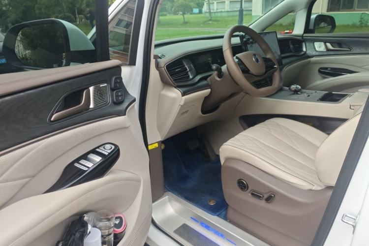 Used Denza D9 2022 DM-i 1040 Prestige Model Driver Seat