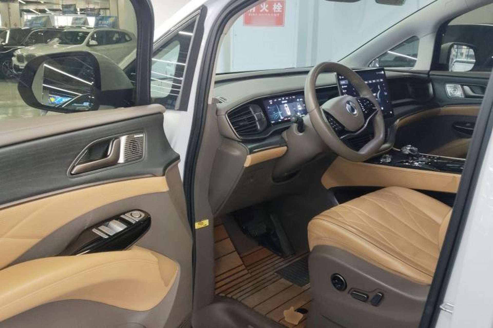 Used Denza D9 2022 DM-i 970 Four-Wheel Drive Prestige Model Driver Seat