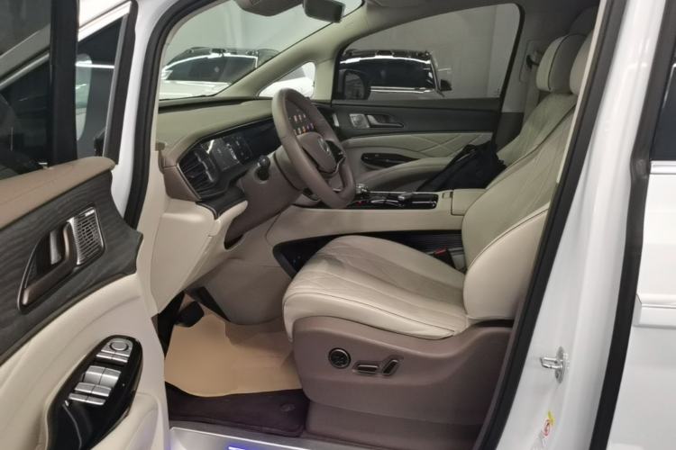 Used Denza D9 2022 DM-i 970 Four-Wheel Drive Prestige Model Driver Seat