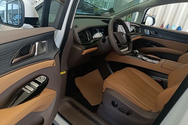 Used Denza D9 2022 DM-i 970 Four-Wheel Drive Prestige Model Driver Seat