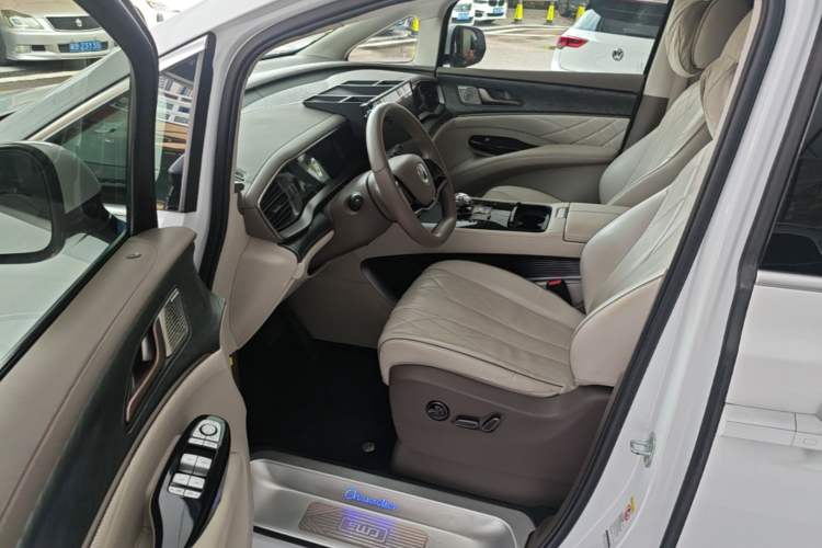 Used Denza D9 2022 DM-i 1040 Prestige Model Driver Seat