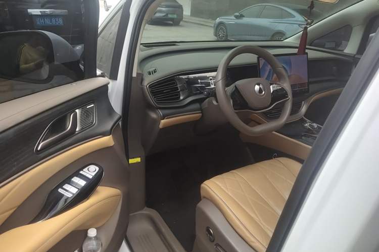 Used Denza D9 2022 DM-i 970 Four-Wheel Drive Prestige Model Driver Seat