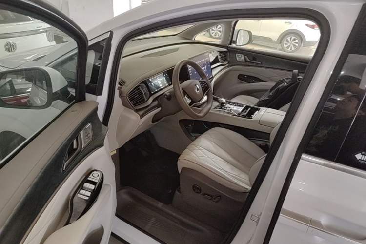 Used Denza D9 2022 DM-i 1040 Prestige Model Driver Seat