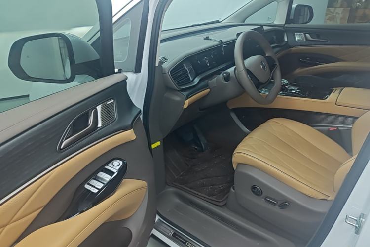 Used Denza D9 2022 DM-i 970 Four-Wheel Drive Flagship Model Driver Seat