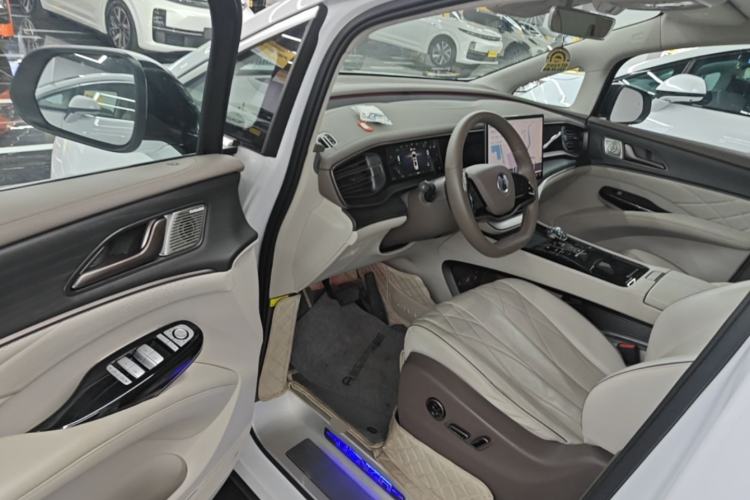 Used Denza D9 2022 DM-i 970 Four-Wheel Drive Flagship Model Driver Seat