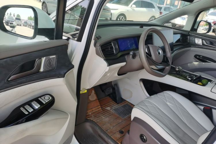 Used Denza D9 2022 DM-i 1040 Prestige Model Driver Seat