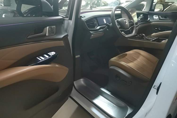 Used Denza D9 2022 DM-i 970 Four-Wheel Drive Flagship Model Driver Seat