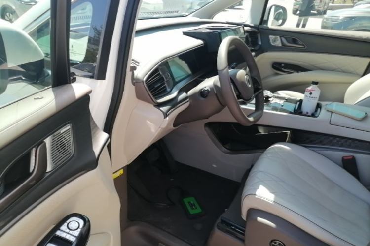 Used Denza D9 2022 DM-i 970 Four-Wheel Drive Flagship Model Driver Seat
