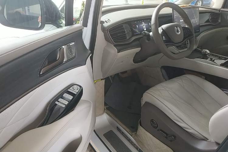 Used Denza D9 2022 DM-i 970 Four-Wheel Drive Flagship Model Driver Seat