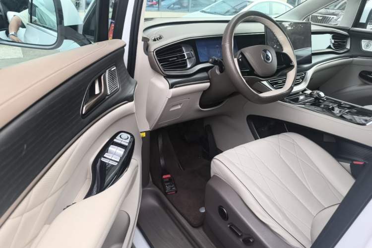 Used Denza D9 2022 DM-i 970 Four-Wheel Drive Flagship Model Driver Seat