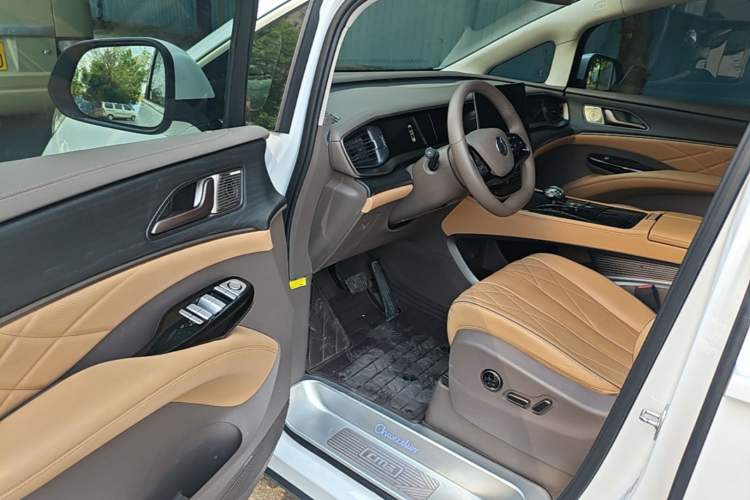 Used Denza D9 2022 DM-i 970 Four-Wheel Drive Flagship Model Driver Seat