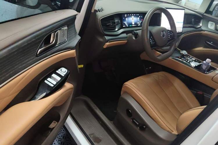 Used Denza D9 2022 DM-i 970 Four-Wheel Drive Flagship Model Driver Seat