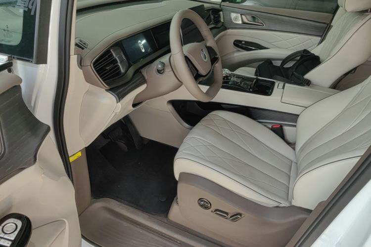 Used Denza D9 2022 DM-i 970 Four-Wheel Drive Prestige Model Driver Seat