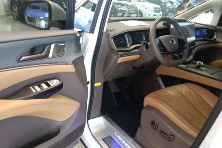 Used Denza D9 2022 DM-i 970 Four-Wheel Drive Flagship Model Driver Seat
