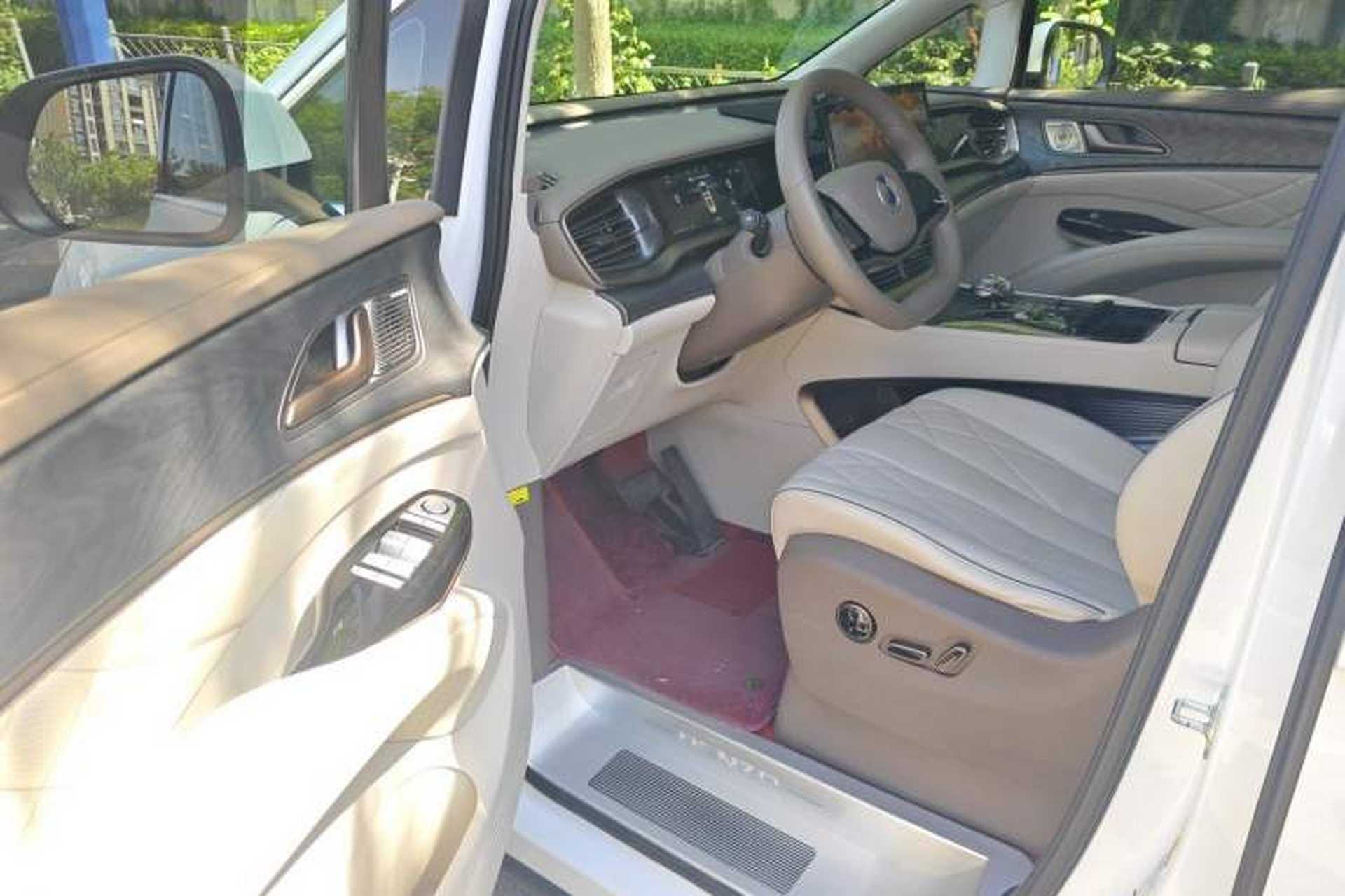 Used Denza D9 2022 DM-i 1040 Prestige Model Driver Seat