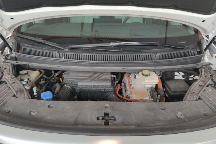 Used Denza D9 2022 DM-i 970 Four-Wheel Drive Flagship Model Engine Bay