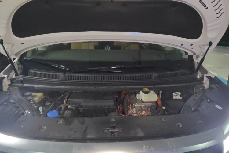 Used Denza D9 2022 DM-i 970 Four-Wheel Drive Flagship Model Engine Bay