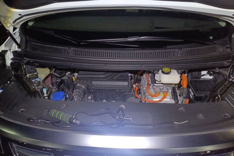 Used Denza D9 2022 DM-i 970 Four-Wheel Drive Flagship Model Engine Bay