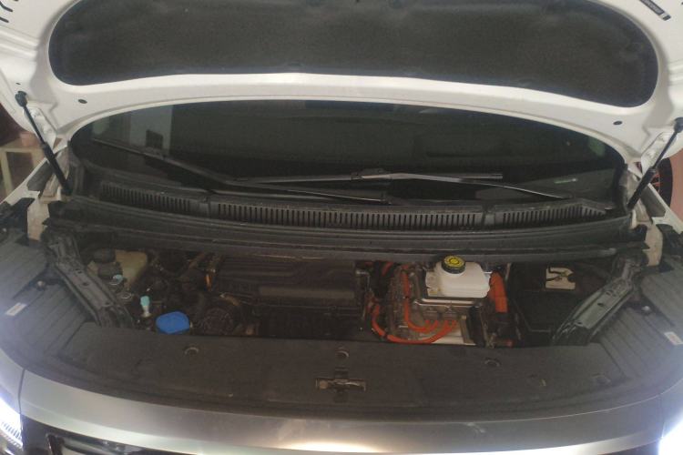 Used Denza D9 2022 DM-i 970 Four-Wheel Drive Flagship Model Engine Bay