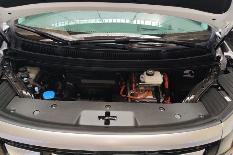Used Denza D9 2022 DM-i 970 Four-Wheel Drive Flagship Model Engine Bay