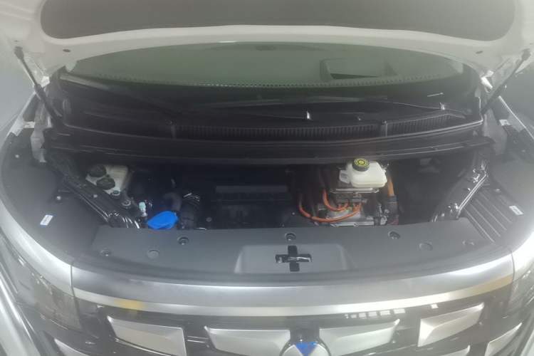 Used Denza D9 2022 DM-i 970 Four-Wheel Drive Prestige Model Engine Bay