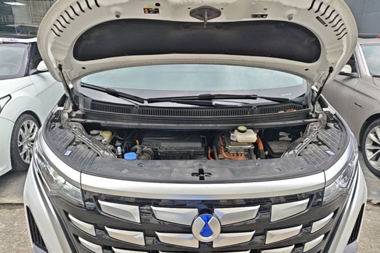 Used Denza D9 2022 DM-i 1040 Prestige Model Engine Bay