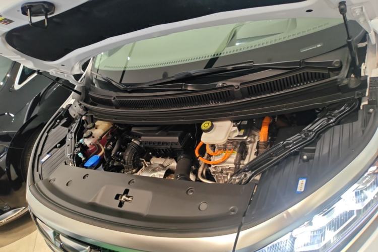 Used Denza D9 2022 DM-i 970 Four-Wheel Drive Flagship Model Engine Bay