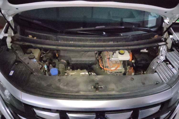 Used Denza D9 2022 DM-i 970 Four-Wheel Drive Flagship Model Engine Bay