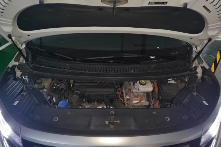 Used Denza D9 2022 DM-i 970 Four-Wheel Drive Flagship Model Engine Bay