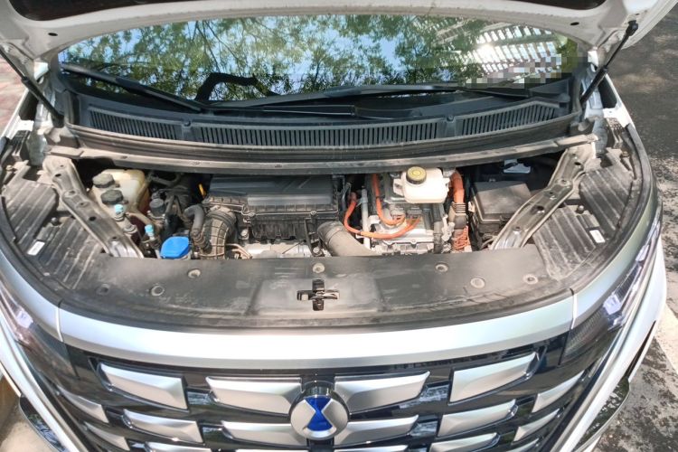 Used Denza D9 2022 DM-i 970 Four-Wheel Drive Prestige Model Engine Bay