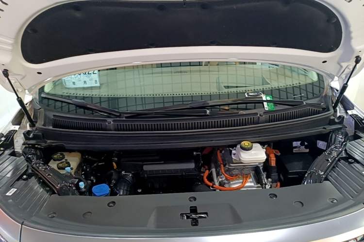 Used Denza D9 2022 DM-i 970 Four-Wheel Drive Prestige Model Engine Bay