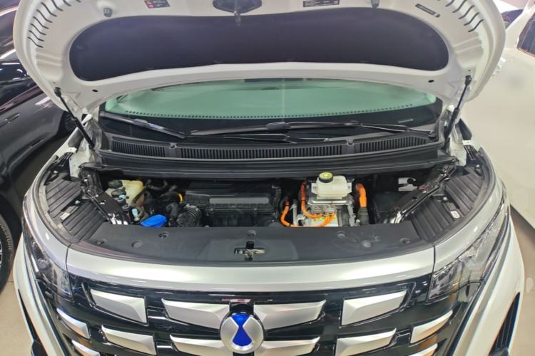 Used Denza D9 2022 DM-i 1040 Prestige Model Engine Bay