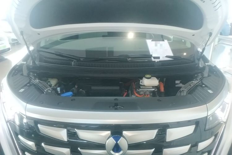 Used Denza D9 2022 DM-i 970 Four-Wheel Drive Flagship Model Engine Bay