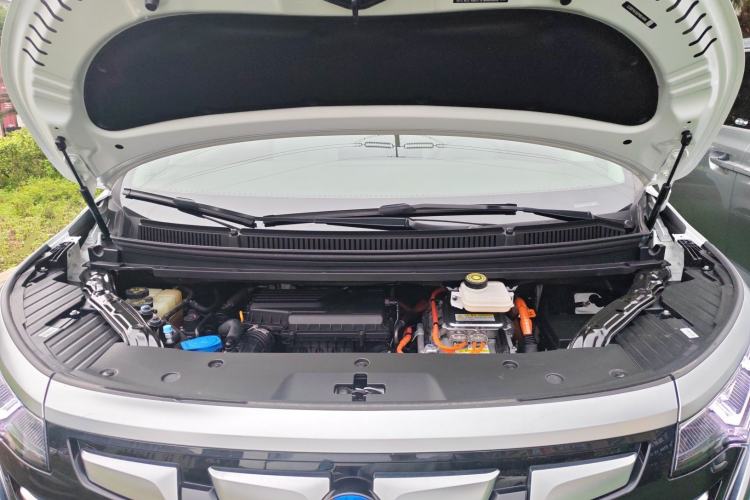 Used Denza D9 2022 DM-i 1040 Prestige Model Engine Bay