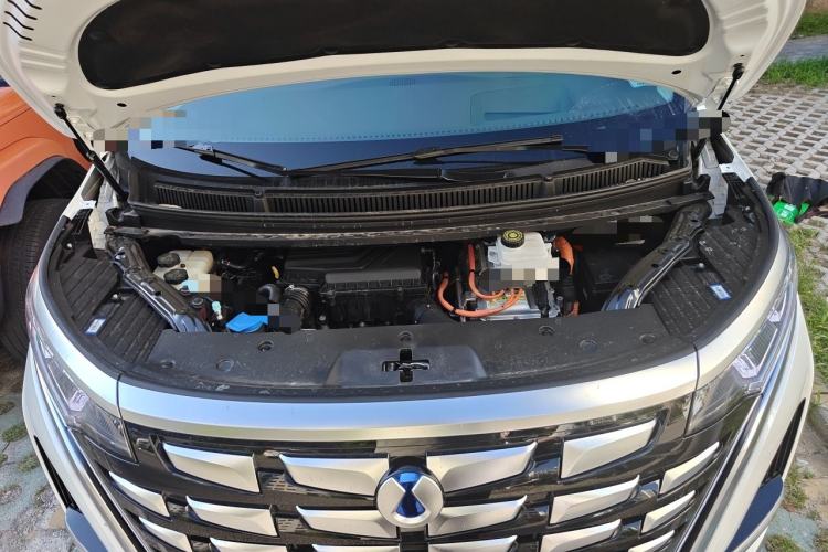 Used Denza D9 2022 DM-i 970 Four-Wheel Drive Flagship Model Engine Bay